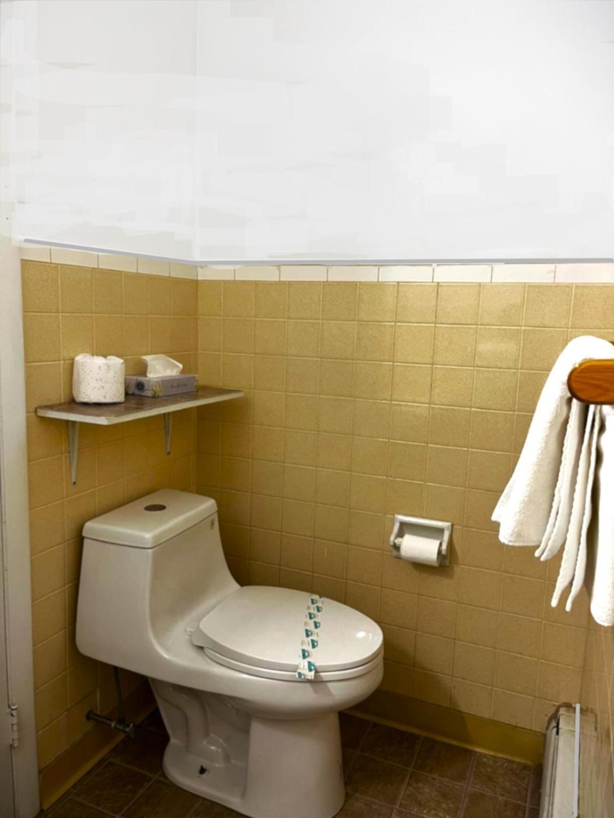 Buena Vista Inn Motel Delhi 外观 照片